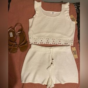 MADDEN NYC
CROCHET CROP TOP & SHORTS
CLOUD DANCER COLOR-IVORY, SIZE XL & XXL NWT